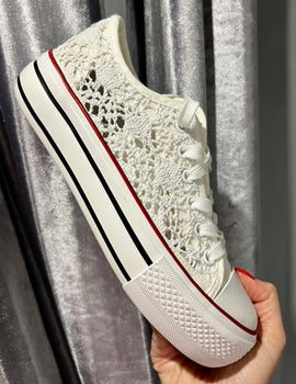 Crochet pump - white